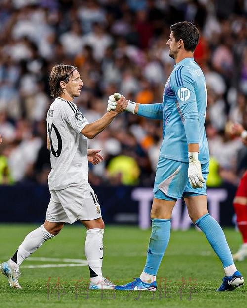 皇马国家德比大名单:库尔图瓦缺席 本泽马在列 皇马国家德比大名单:库尔图瓦缺席 本泽马在列